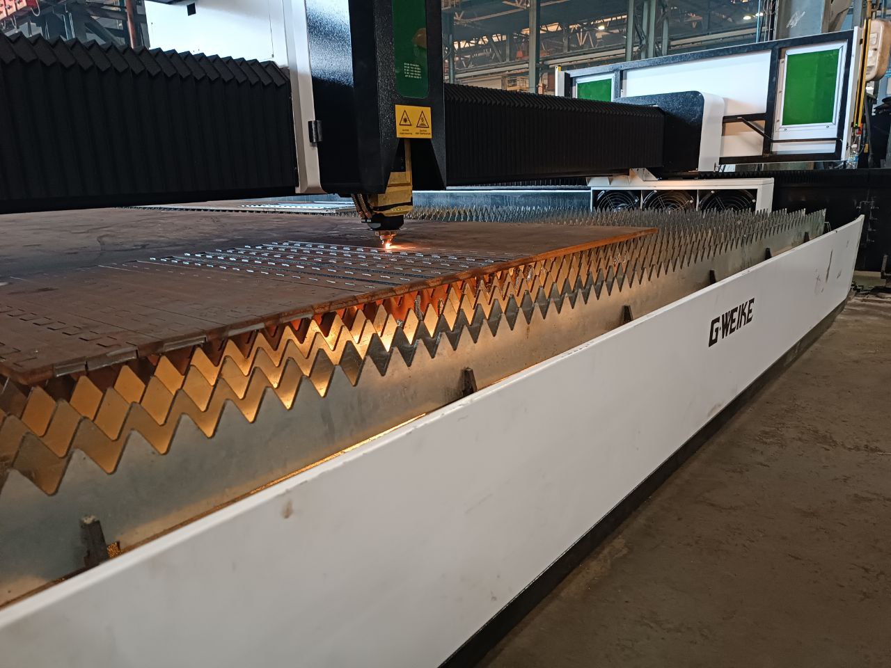 Широкоформатный станок лазерной резки портального типа GWeike GKS-SL изображение