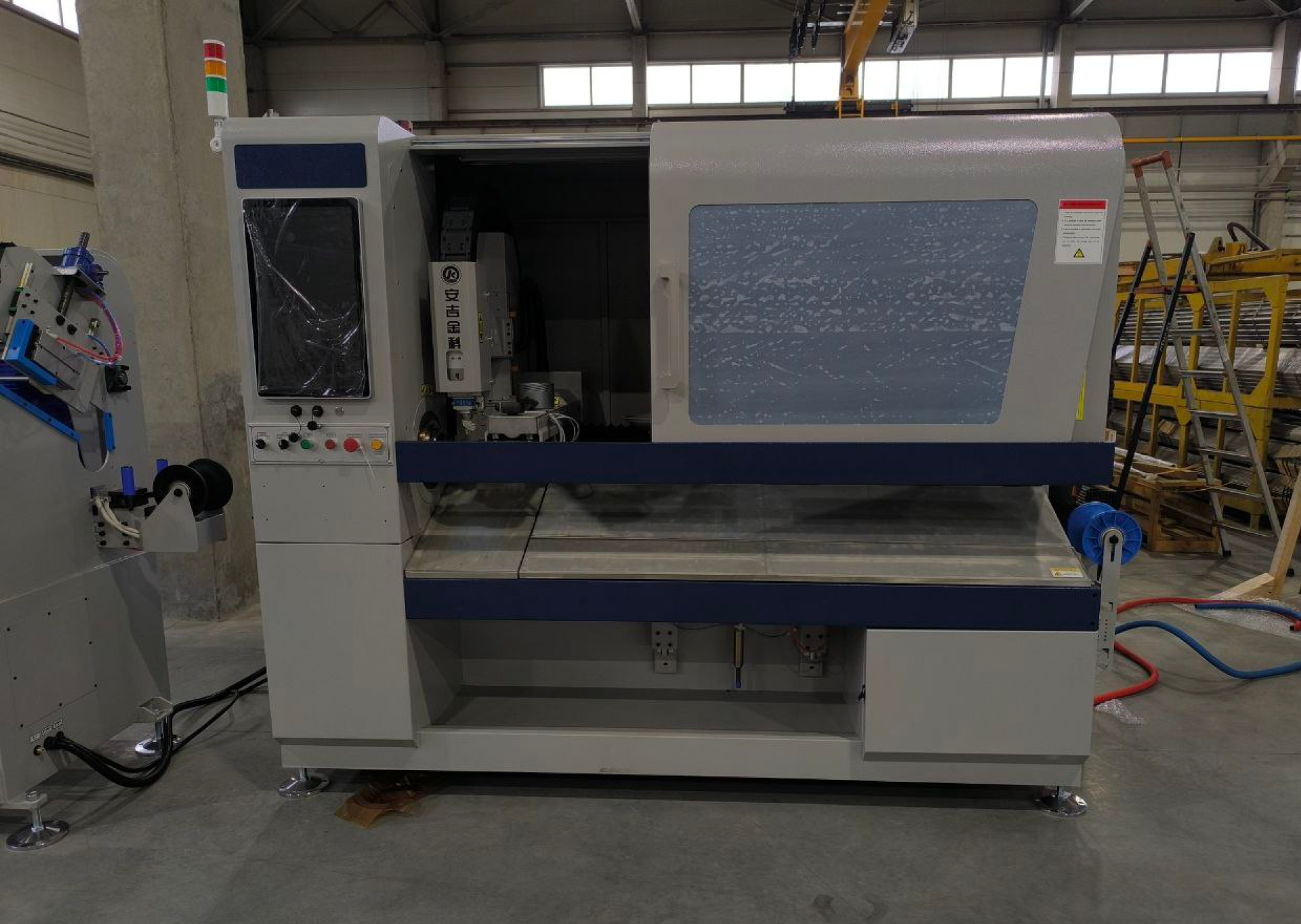 Высокоскоростной лазерный труборез с автоподачей Anji Jinke LPC80-A5-AF6000 изображение