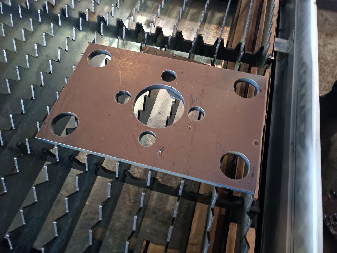 Широкоформатный станок лазерной резки портального типа GWeike GKS-SL изображение